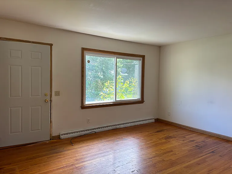 6321 Roselawn Ave — Photo 3