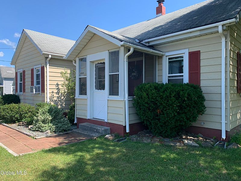 2nd image of 3668 Burgoyne Avenue