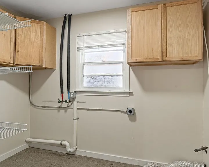 8920 Acacia Ln — Photo 5