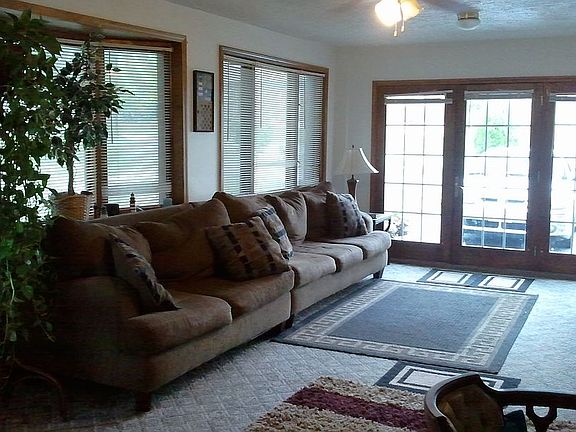 4th image of 400 Trail Dr