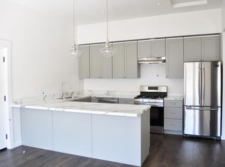 207 15th St #B, Pacific Grove, CA 93950