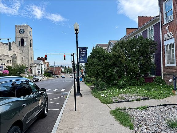 4th image of 379 S Main St