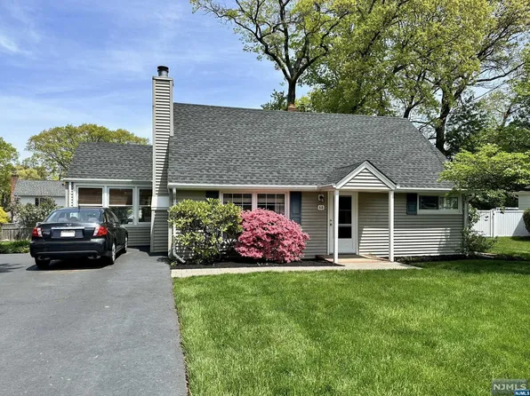 68 Cedar St, Midland Park, NJ 07432