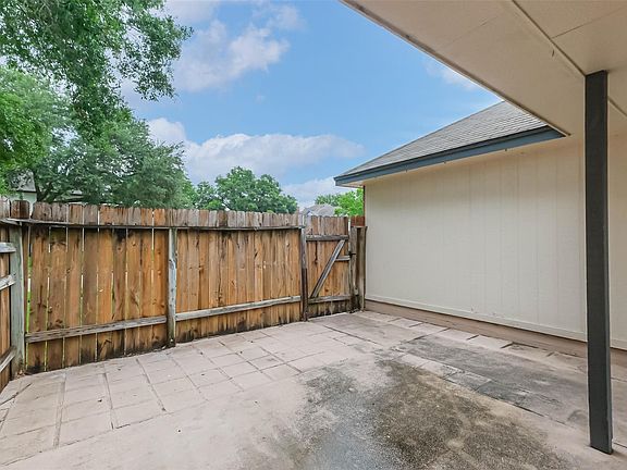 5th image of 10218 Hedge Way Dr