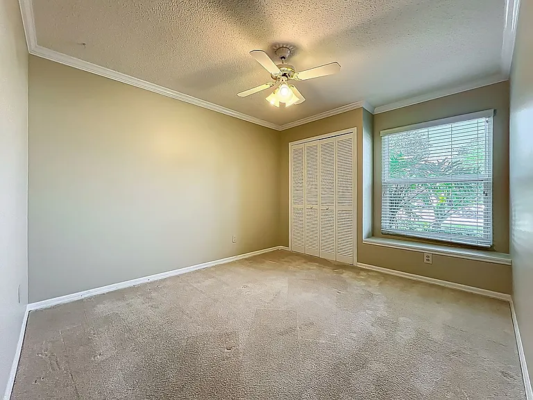 1843 Shadyhill Ter — Photo 33