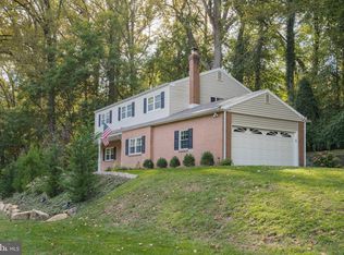 782 Robinhood Rd, Bryn Mawr, PA 19010