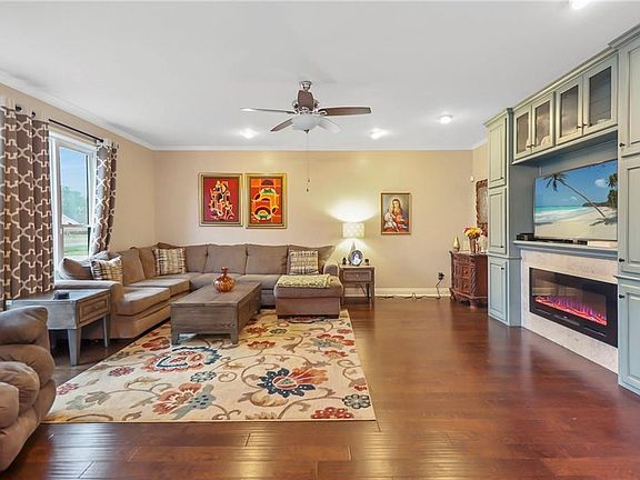 3rd image of 1016 Lakeridge Ln