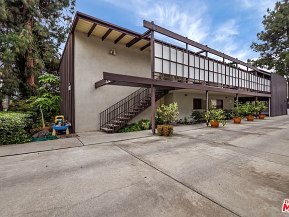 3rd image of 332 Pasadena Ave