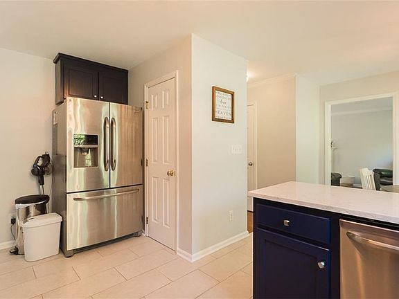 5th image of 2802 Saint James Ct