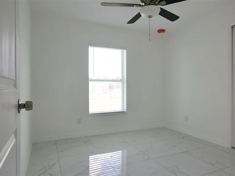 3433 Jeffcott St — Photo 17
