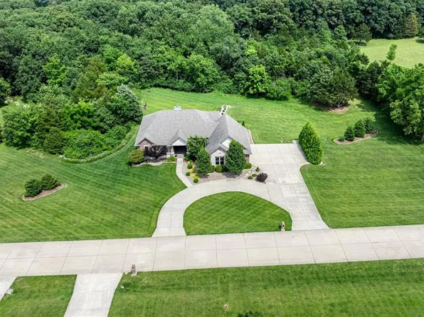 306 Foristell Manors Dr, Foristell, MO 63348