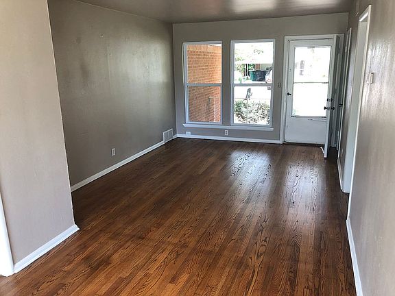 3rd image of 1136 SW 52nd St