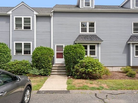 2nd image of 24 Pinecrest Vlg #24
