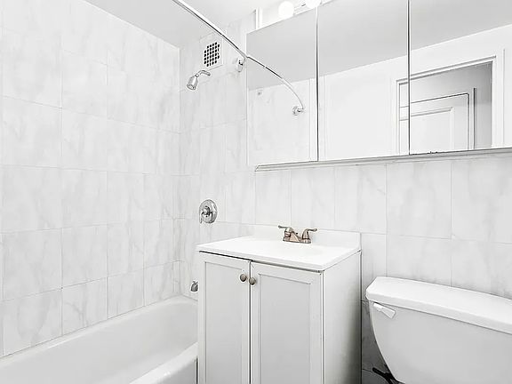 5th image of 228 E 81st St APT 6A
