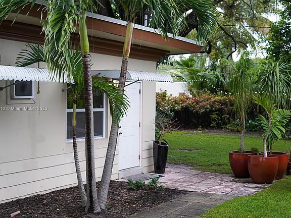 3rd image of 513 SW 14th Ct APT 1-2