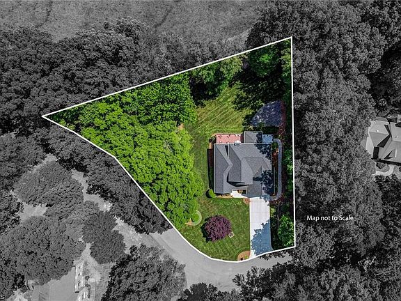 3rd image of 130 Oak Ridge Dr