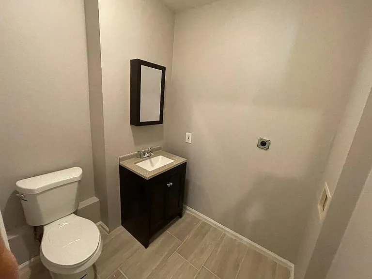 2216 Lyndhurst Ave — Photo 1