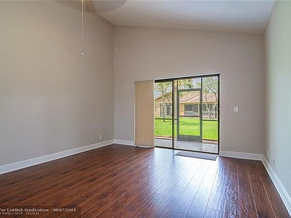 4th image of 443 Lakeview Dr APT 6