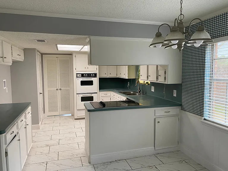 1006 Caspian Ln — Photo 11