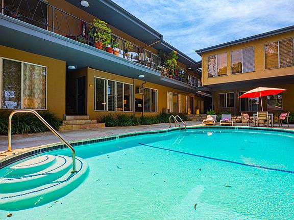 3rd image of 1275 Havenhurst Dr APT 17