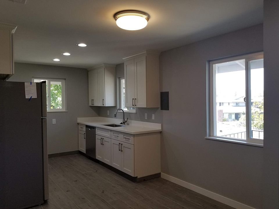 1st image of 869 Castlewood Dr APT 3