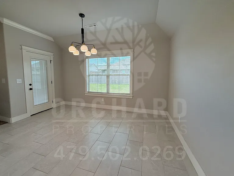 927 Fair Oaks St — Photo 9