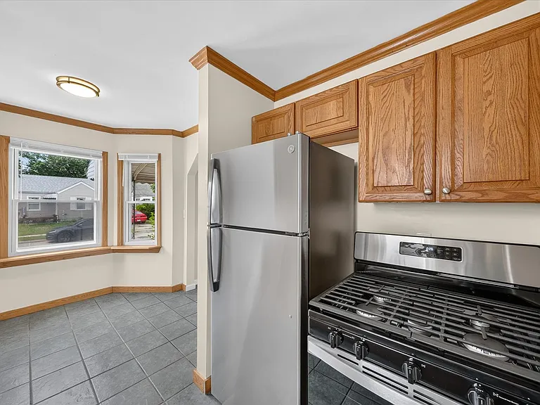 2090 Cicotte Ave — Photo 12