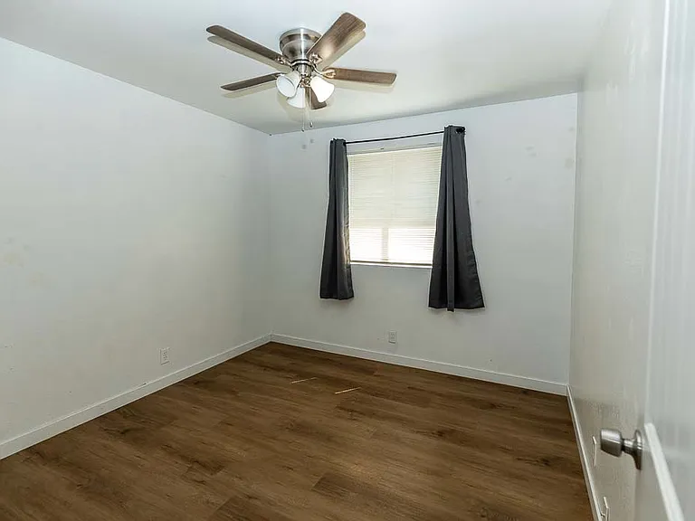 210 210/212 E 12th St #212 — Photo 8