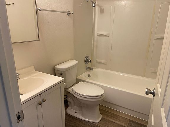 5th image of 815 SE 223rd Ave #3