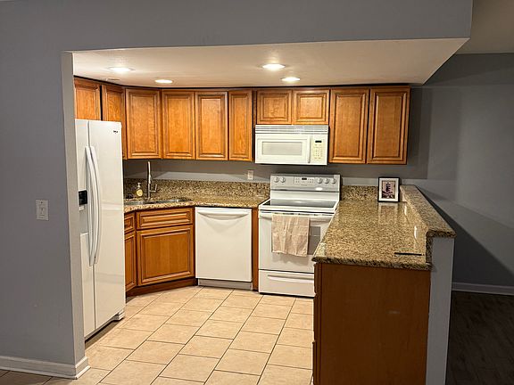 2nd image of 4313 Plaza Gate Ln S APT 101-S