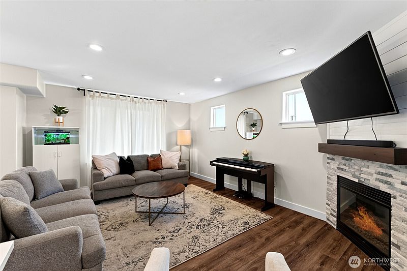 5th image of 302 29th Street SE #101