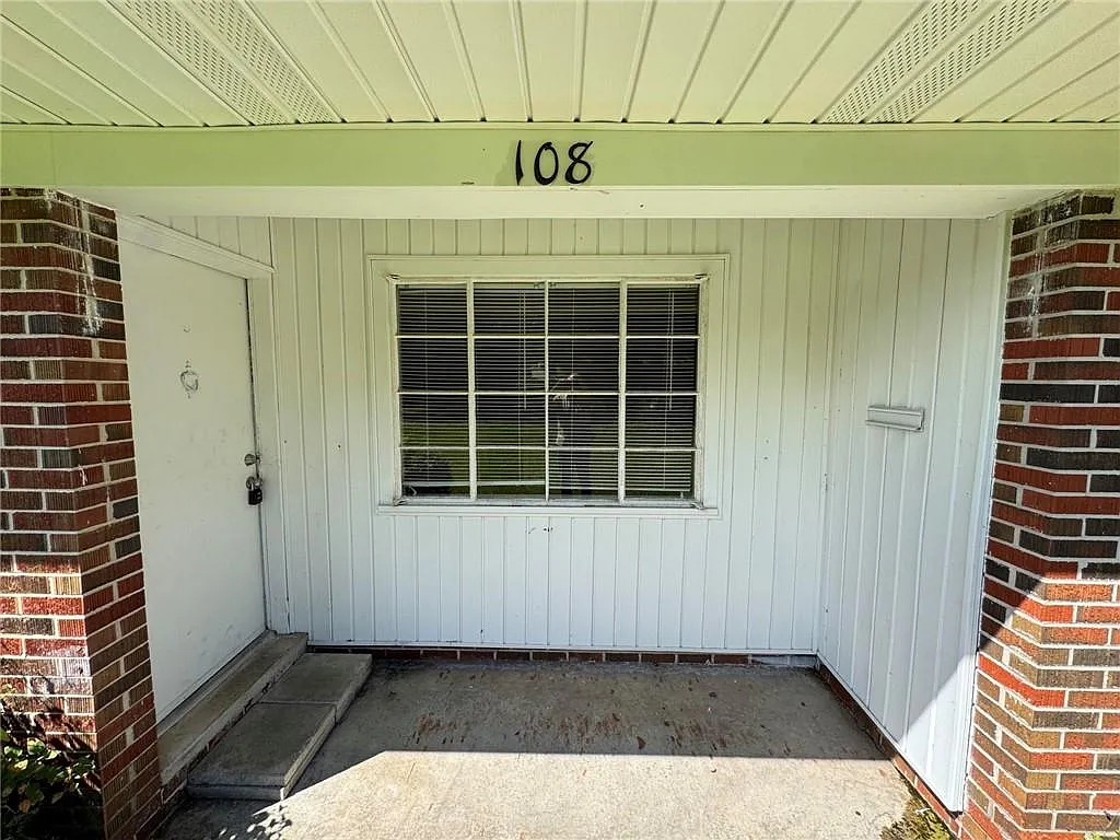 3 bed, 1.0 bath, 1485 sqft, $1,250 — Photo 2