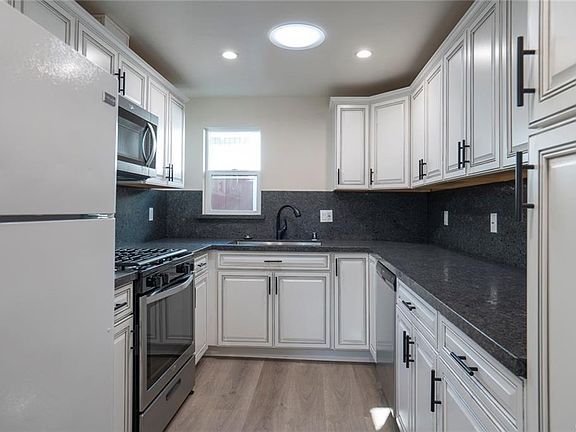 3rd image of 5921 Cantaloupe Ave