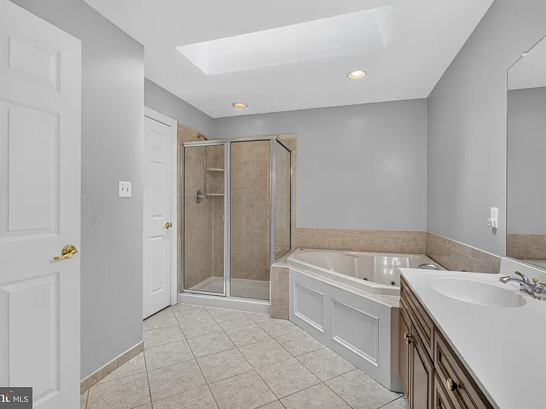 16 Oak Leaf Ln — Photo 44
