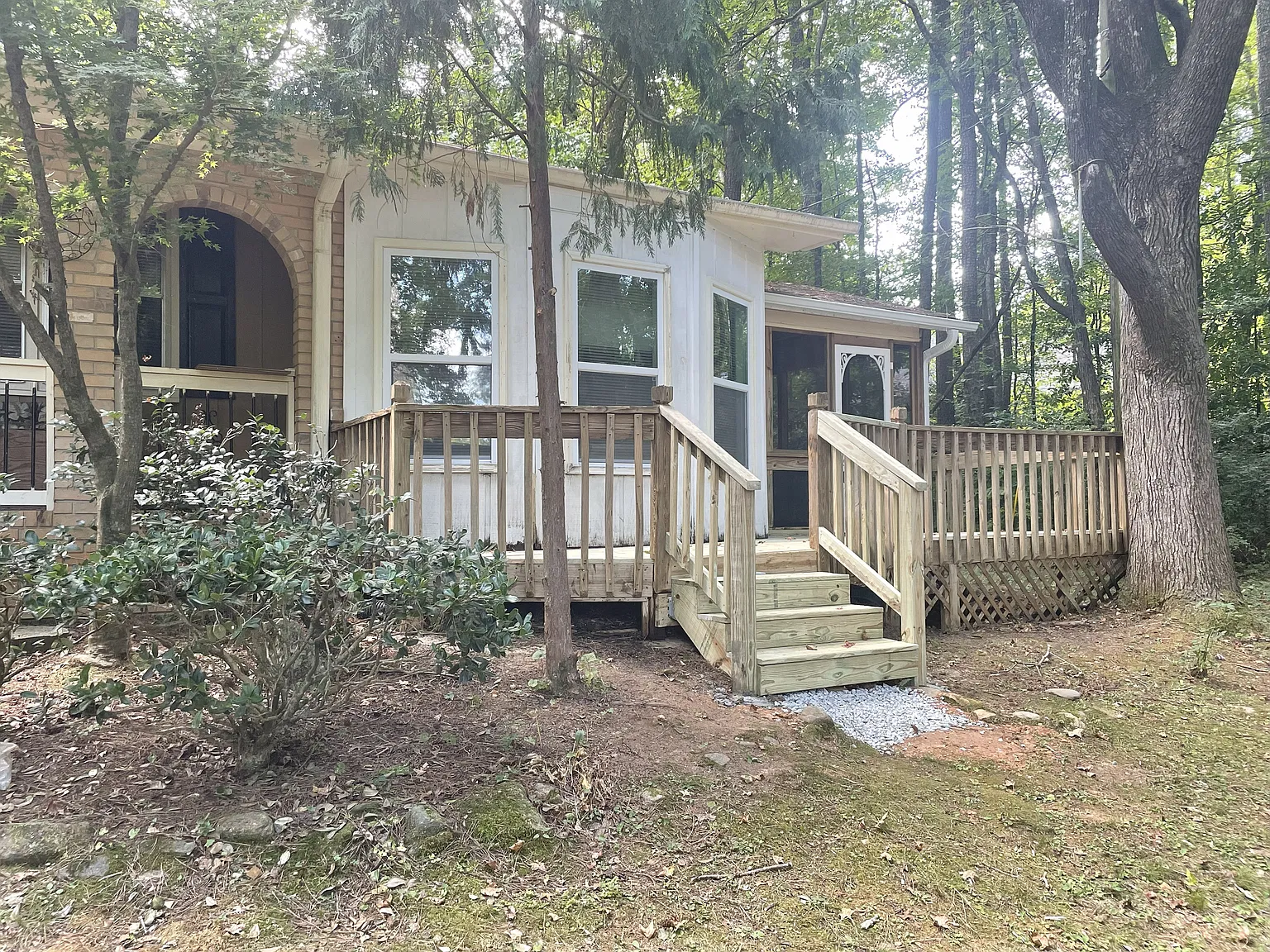3 bed, 1.5 bath, 2000 sqft, $1,999 — Photo 3