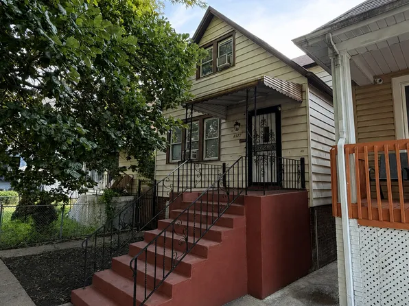 8322 S Burnham Ave, Chicago, IL 60617