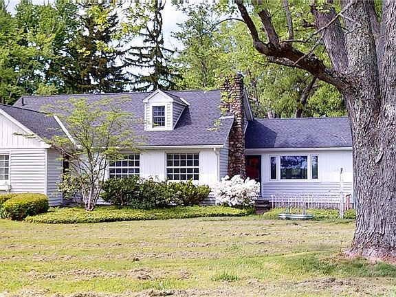 2nd image of 104 Paw Paw Lake Dr