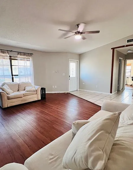 581 SW Banks Ter — Photo 2