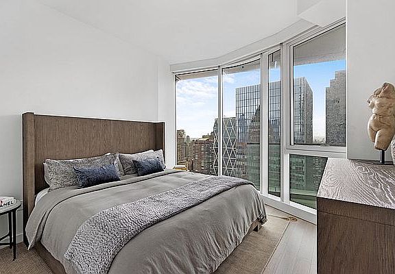 4th image of 242 W 53rd St #27E