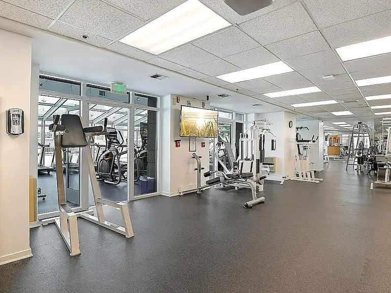 100 Harborview Dr #204 — Photo 18