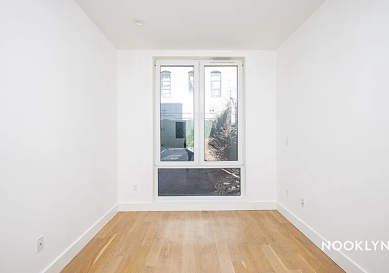 16 Charles Pl #2D — Photo 8