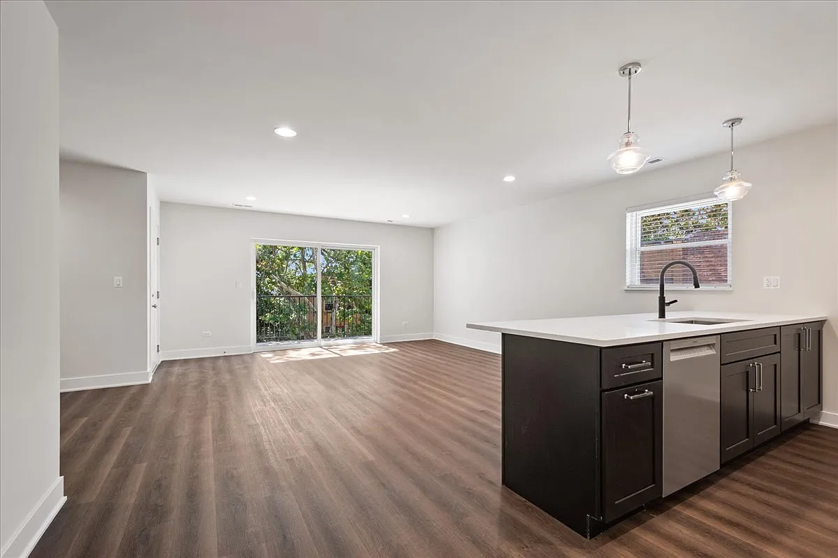 3 bed, $2,895 — Photo 3