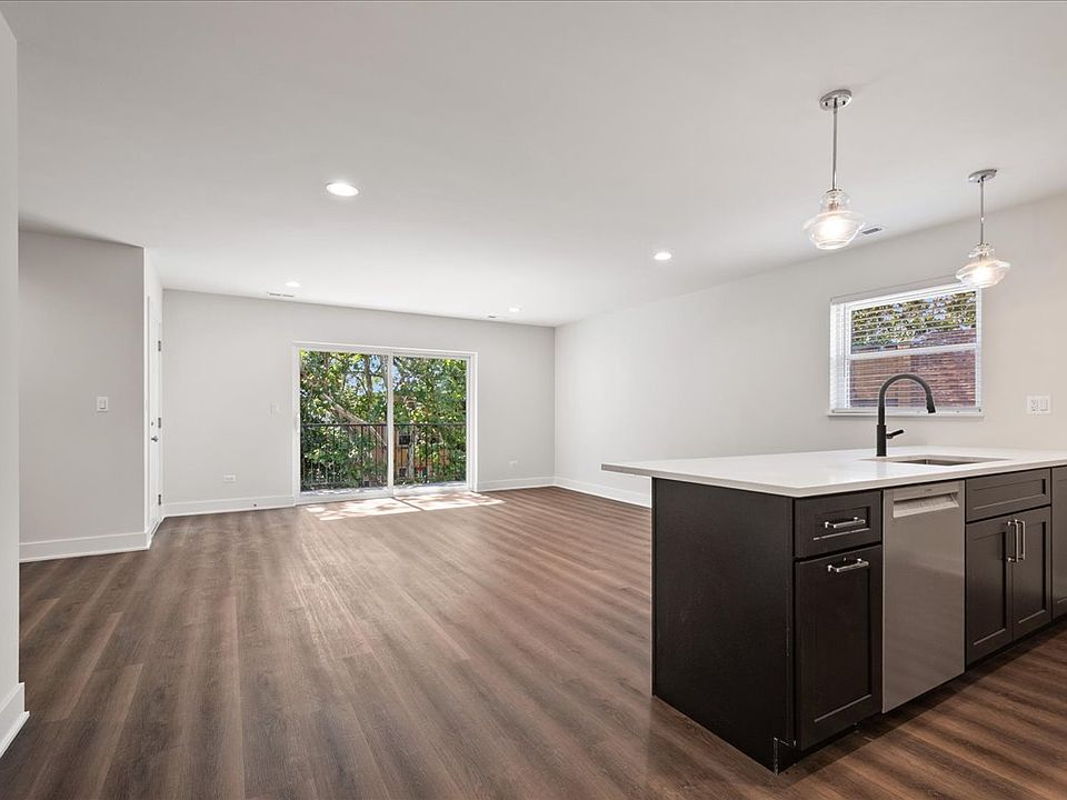 1st image of 2314 W Arthur Ave #1