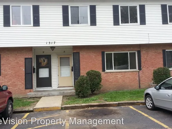 1317 Monomoy St, Aurora, IL 60506