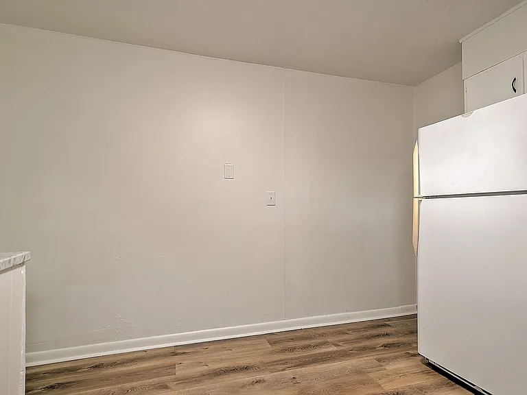 718 W G St — Photo 5