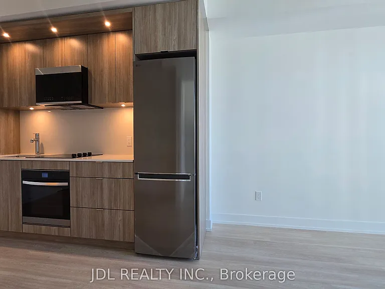 60 Central Park Dr #807 — Photo 12