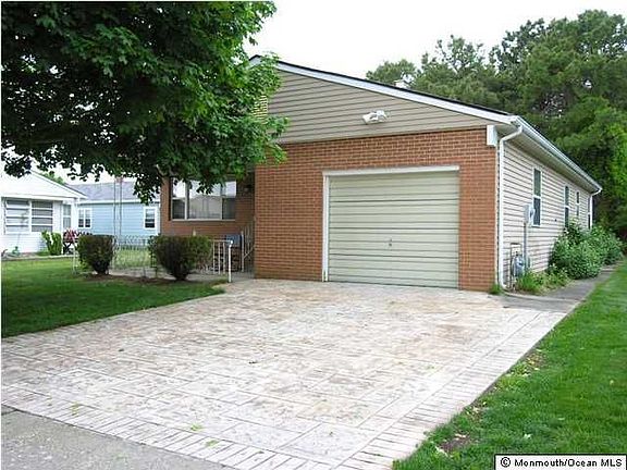 2nd image of 24 Chesterfield Ln