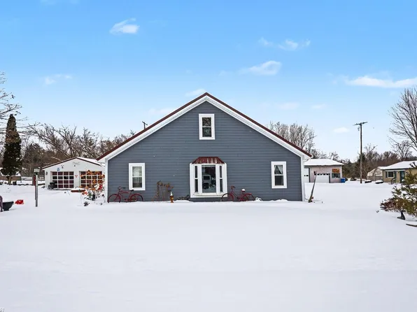 99 E Elmwood Ave, Leonard, MI 48367