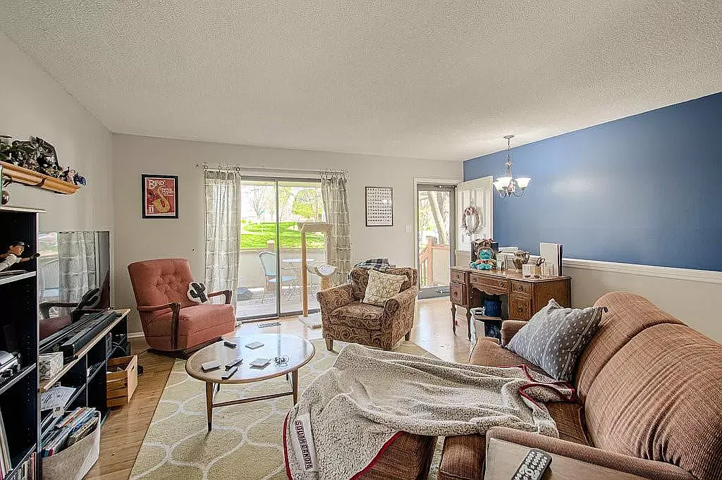 2 bed, 1170 sqft, $1,749 — Photo 3