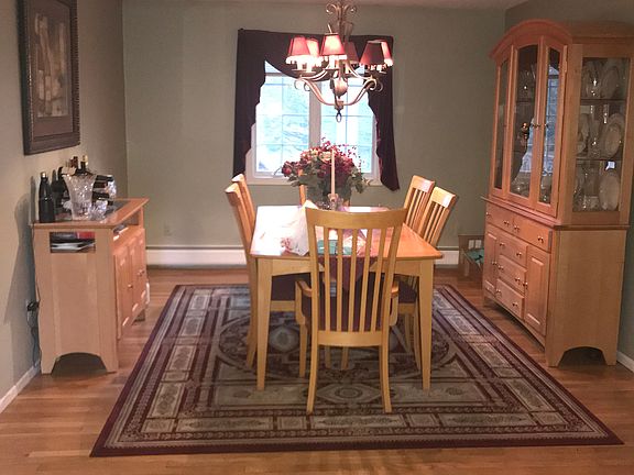 3rd image of 10 Water Mill Ct
